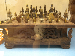 アジアのチェス駒と盤