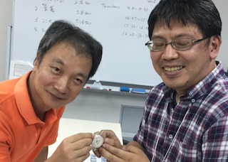 優勝の山本さんとメダル授与された大沼さん