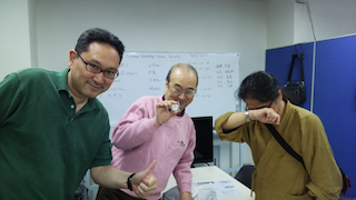 優勝の中島とメダル授与された時田さん、決戦で敗れたStewさん